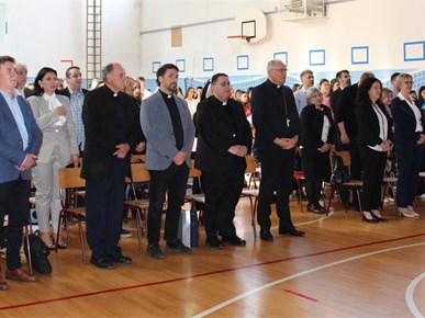 /Slike/A/2026/04-2026/OŠ Jure Kaštelana i XV. gimnazija iz Zagreba pobjednici Vjeronaučne olimpijade (4).jpg